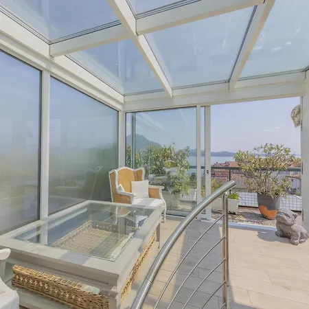 La Terrazza Sul Lago * 韦尔巴尼亚