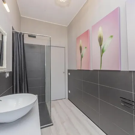 La Terrazza Sul Lago * 韦尔巴尼亚